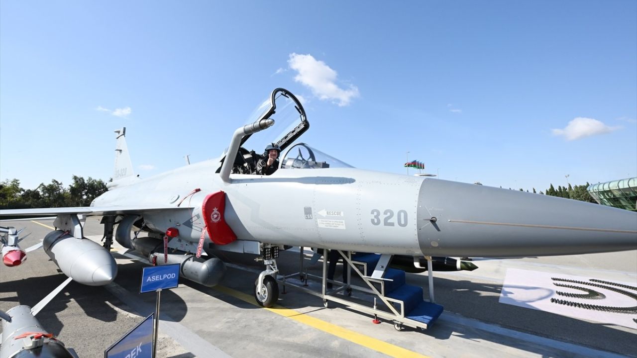 Azerbaycan Yeni JF-17C Savaş Uçaklarını Teslim Aldı