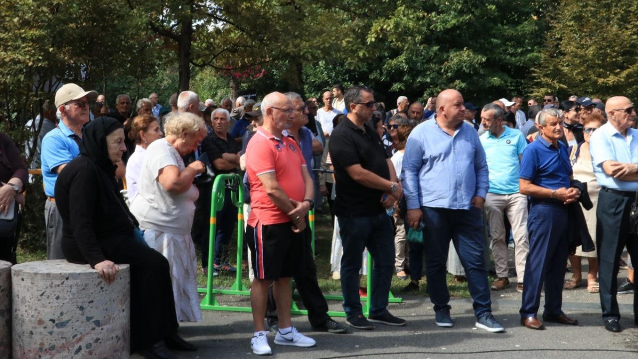 Arnavutluk'ta Yolsuzluk İddialarına Protesto: Belediye Başkanı Veliaj'a İstifa Çağrısı