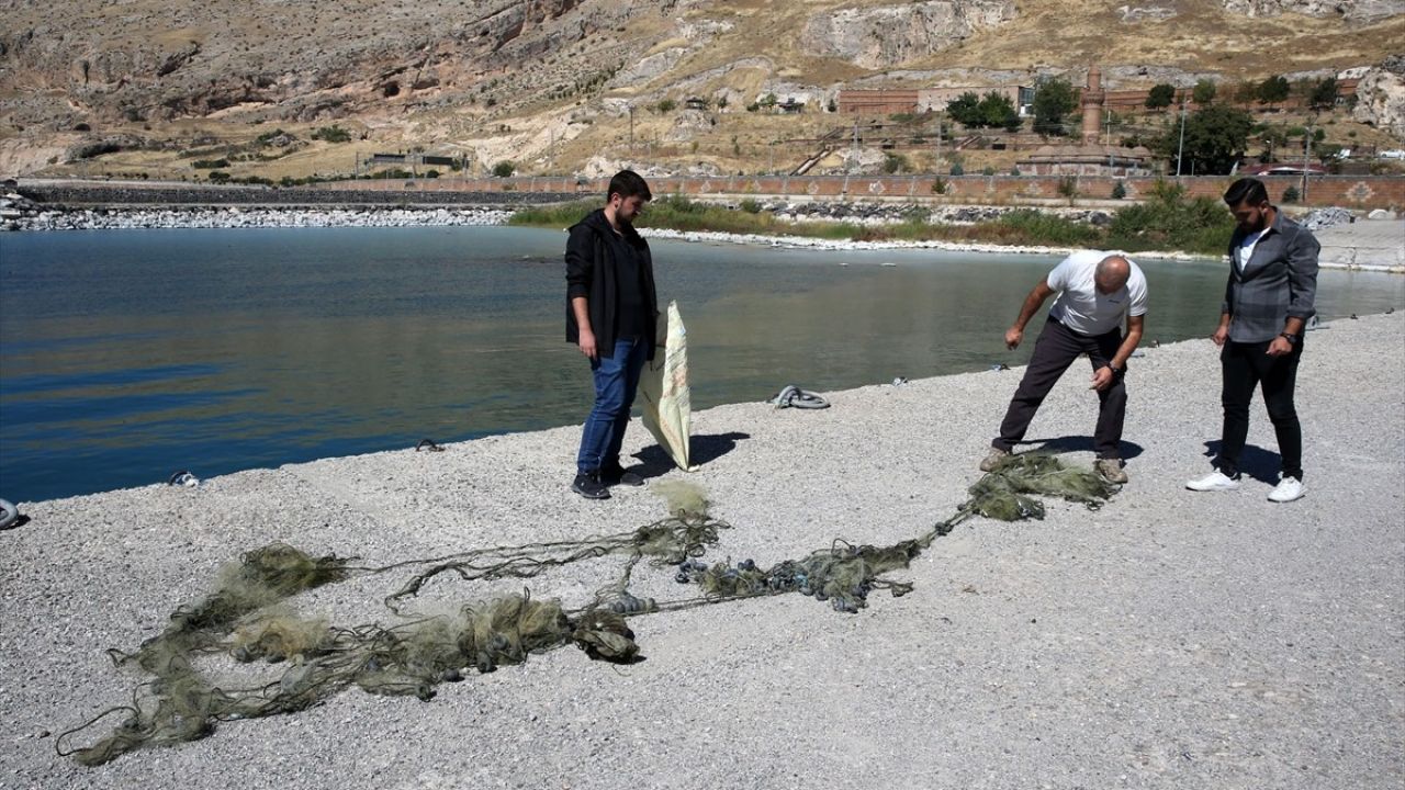 Dalgıçlar Van Gölü'nde Hayalet Ağı Temizledi