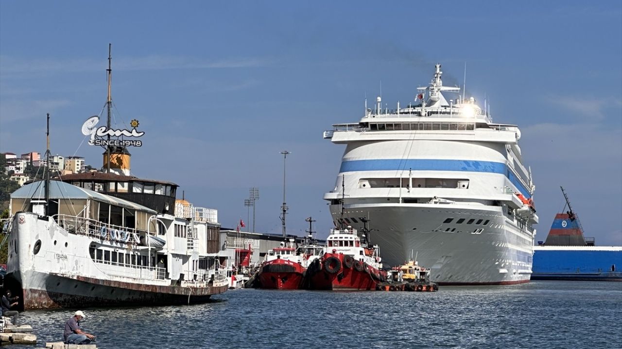 Samsun Limanı'nda Rus Turistlerin Buluşma Noktası: Astoria Grande Kruvaziyeri