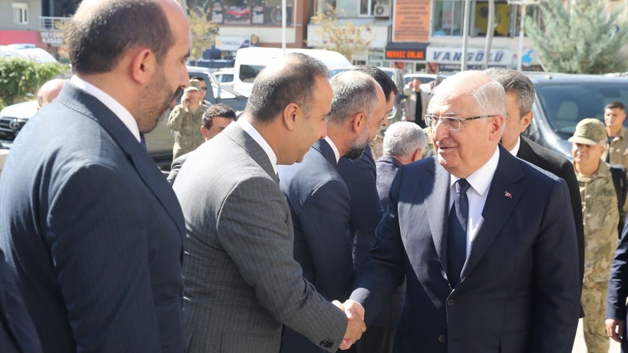 Hakkari'ye Yatırımlar ve Güvenlik Vurgusu: Milli Savunma Bakanı Güler'in Açıklamaları