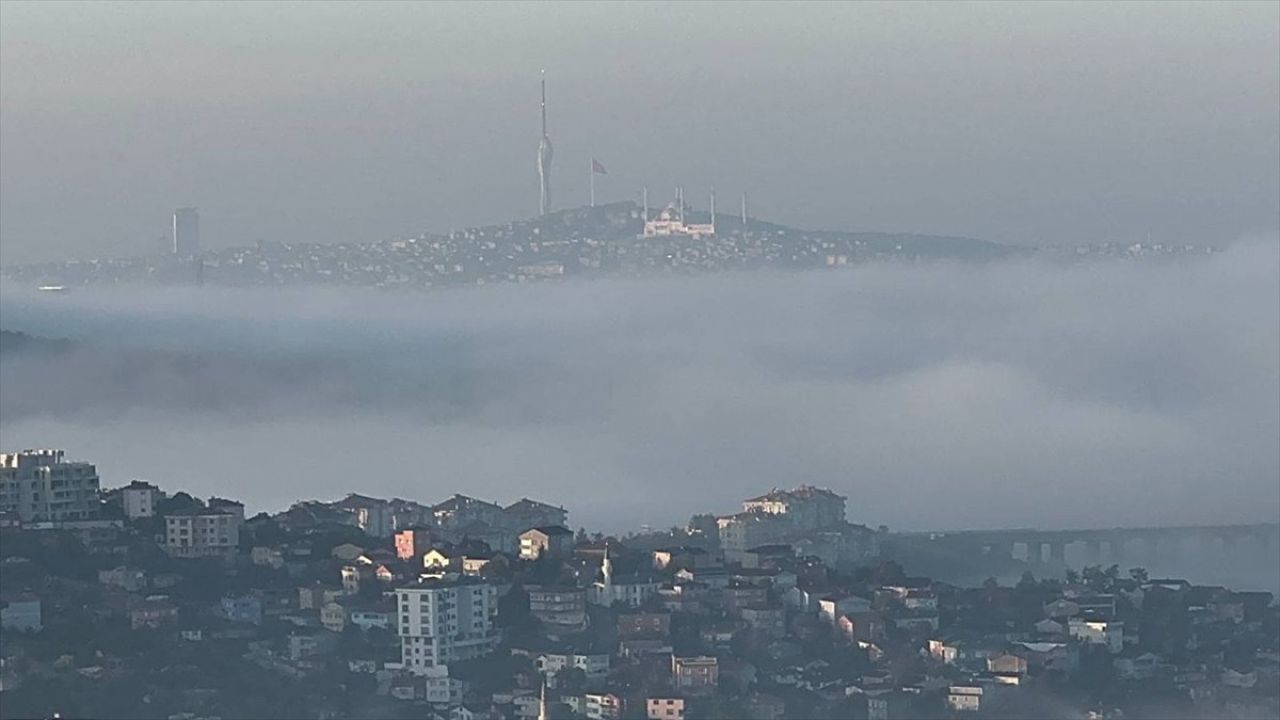 İstanbul'da Sis Etkisini Gösterdi