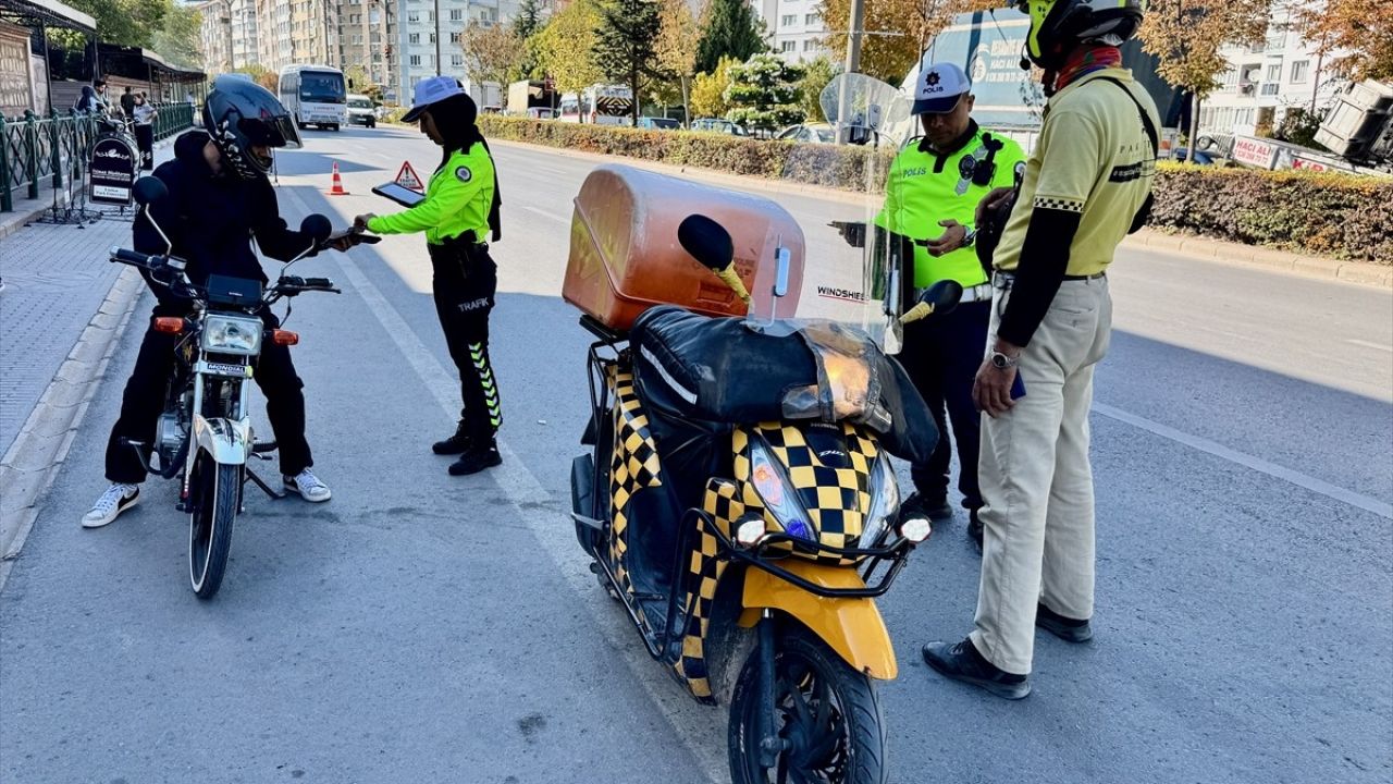 Eskişehir'de Motosiklet Sürücüleri Denetlendi