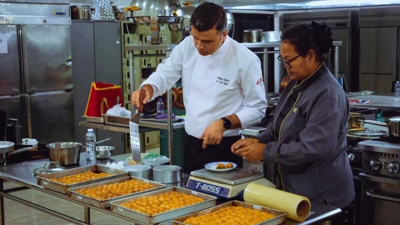 KBÜ Akademisyenleri Tayland'da Baklavayı Tanıttı