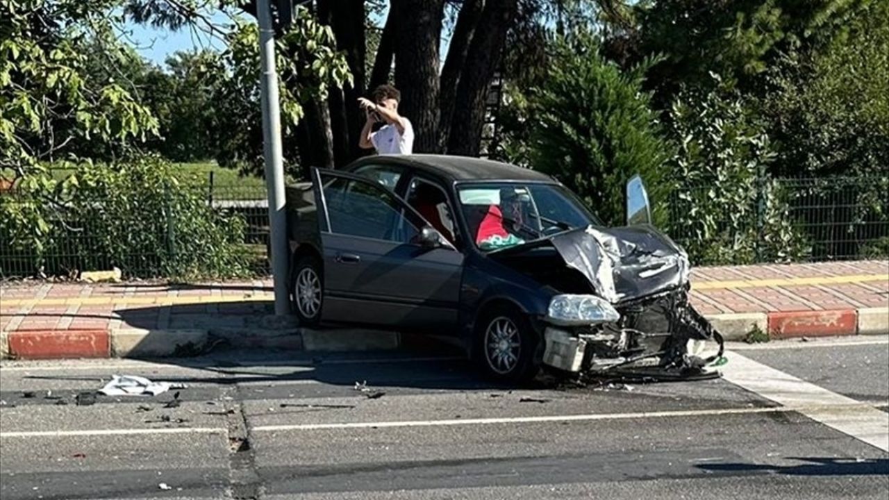 Samsun'da Üç Araçta Yarışma: 5 Yaralı