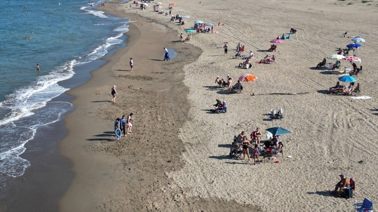 Sakarya'da Sıcak Hava ile Sahil Keyfi