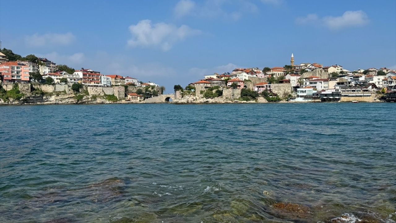 Amasra'da Hafta Sonu Ziyaretçi Yoğunluğu