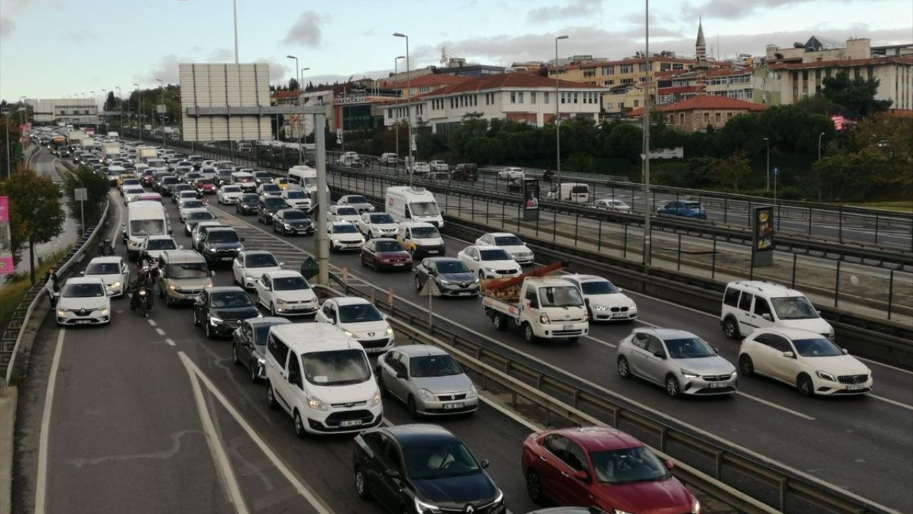 İstanbul'da Pazartesi Trafik Yoğunluğu