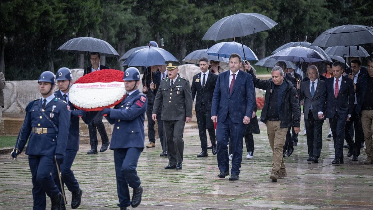 Almanya SPD Eş Genel Başkanı Anıtkabir'de