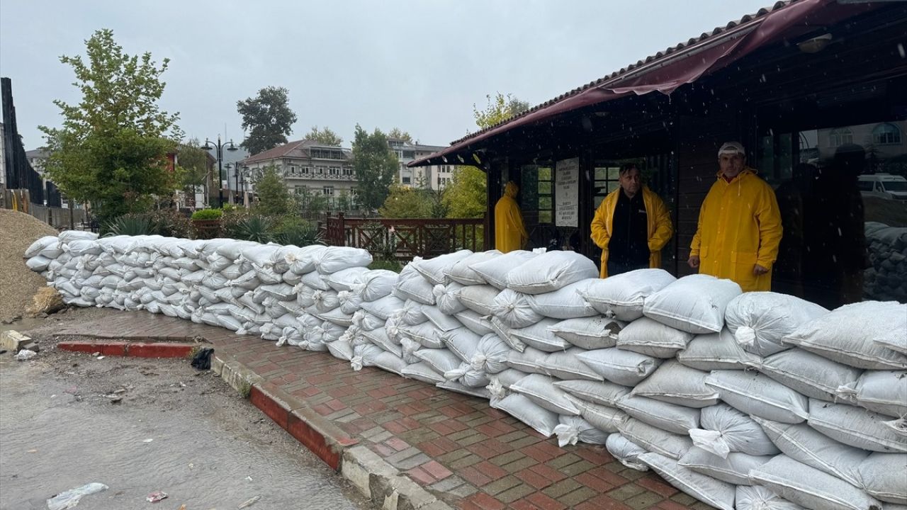 Bartın'da Taşkın Riski: Yetkililer Önlemleri Artırıyor