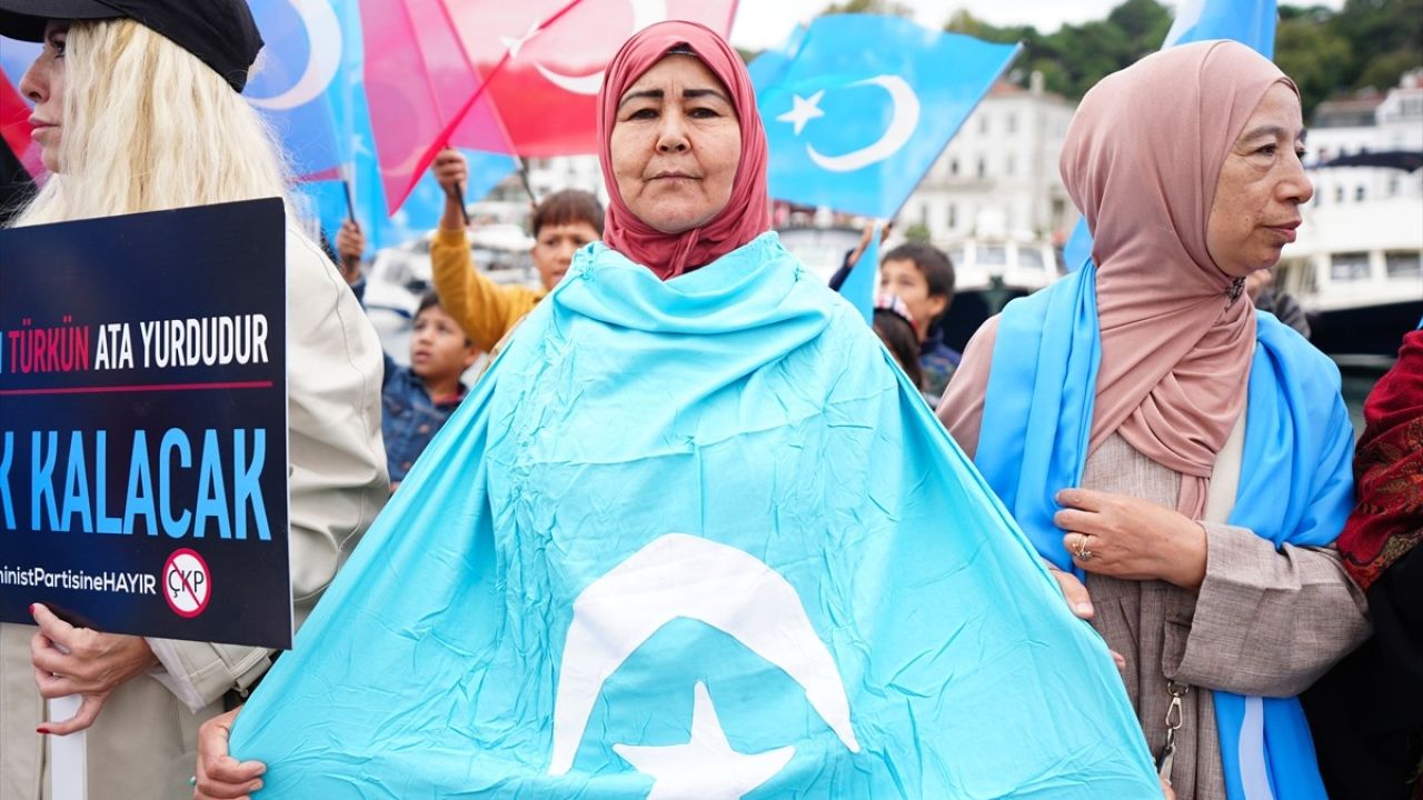 İstanbul'da Sincan Uygur Özerk Bölgesi Protestosu