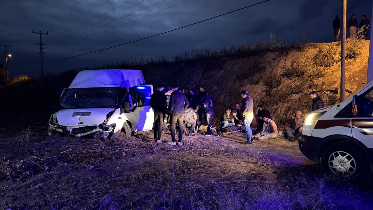 Nevşehir'de İşçi Servisi Devrildi: 5 Yaralı