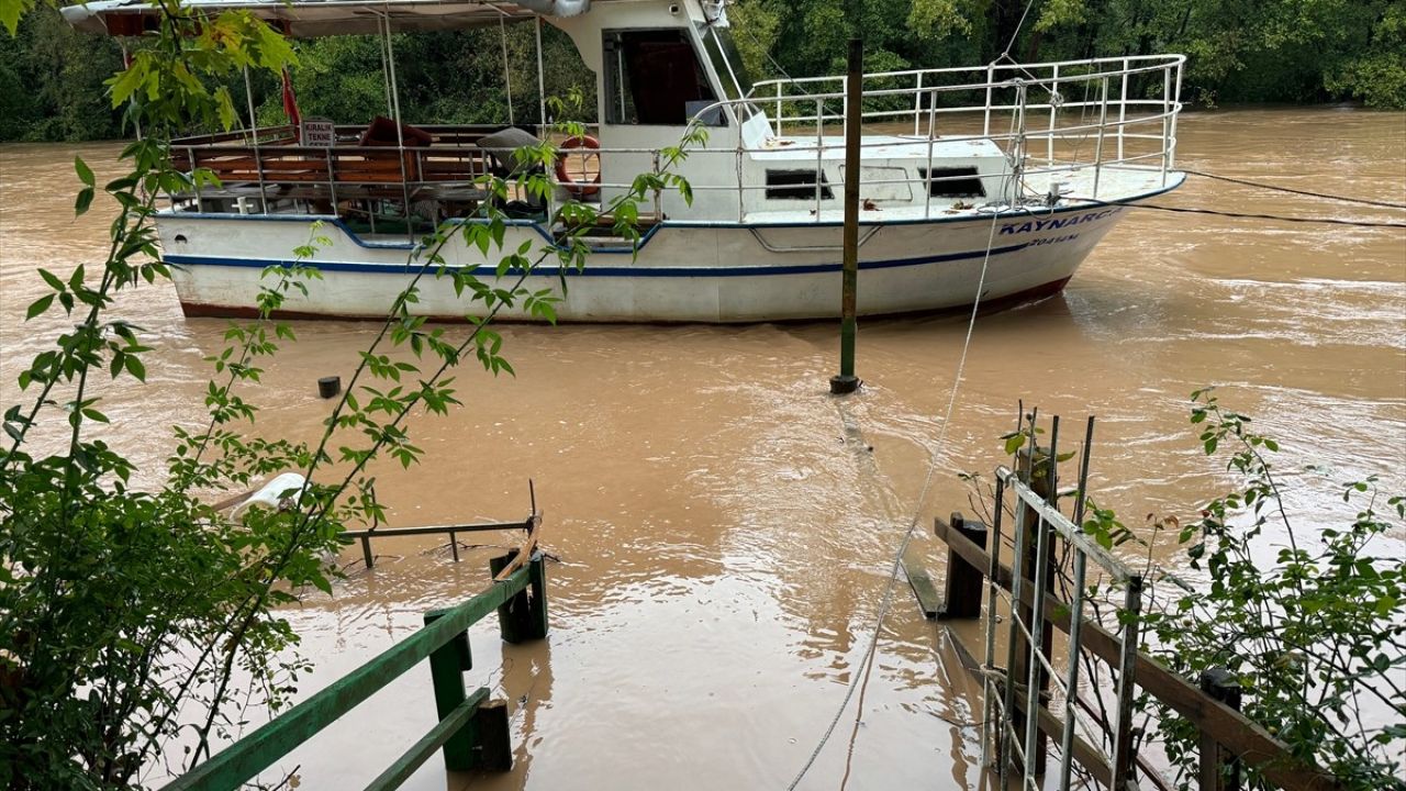 Bartın'da Sağanak Yağış Sonrası 7 Köy Yolu Kapandı