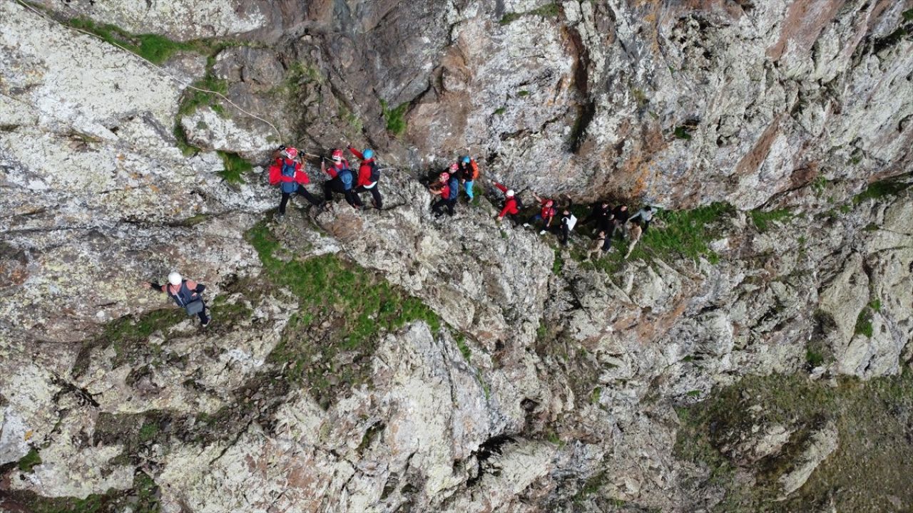 Iğdır Valisi Ercan Turan Tekelti Dağı'na Zirve Tırmanışı Yaptı