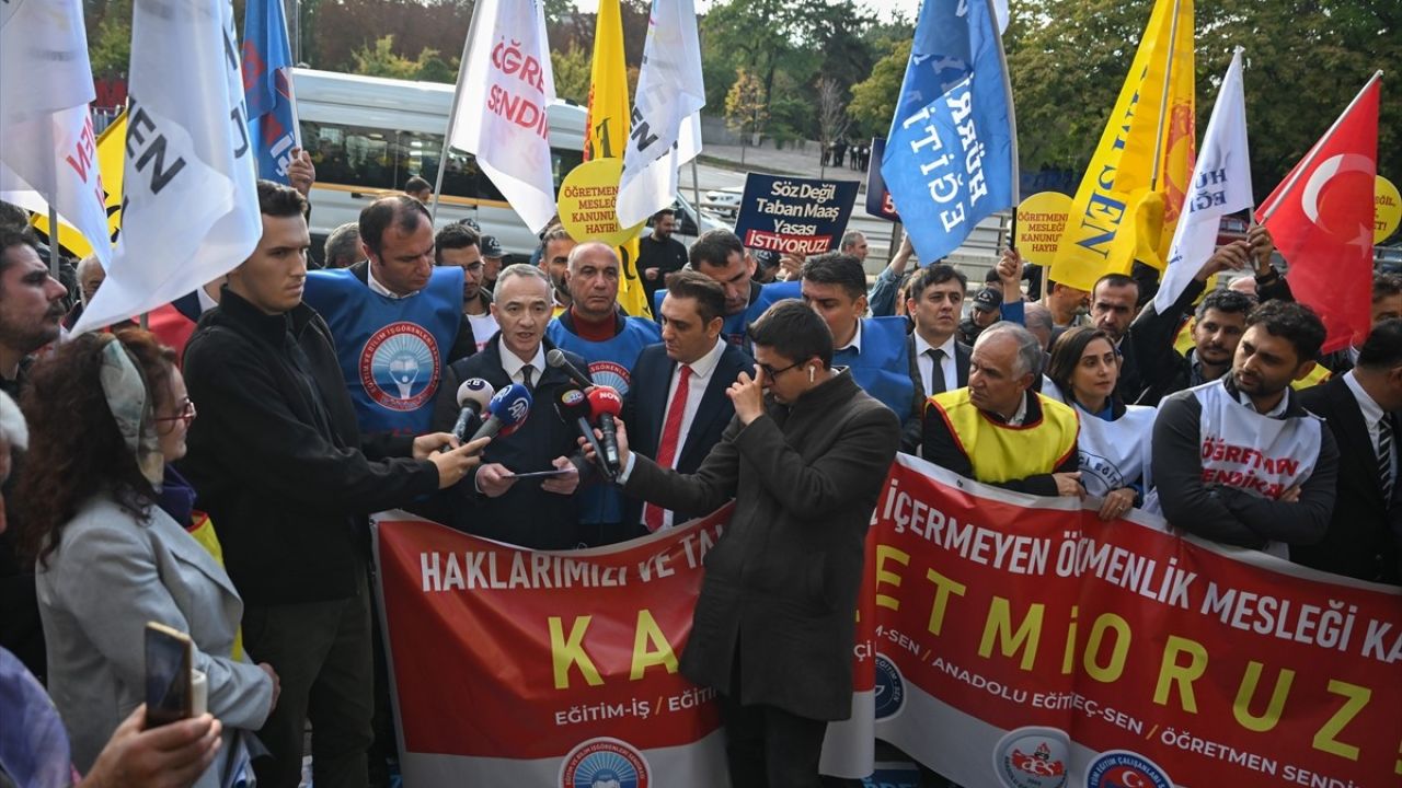 CHP ve Sendikaların Eğitimdeki Sorunlara Dikkat Çekme Eylemi