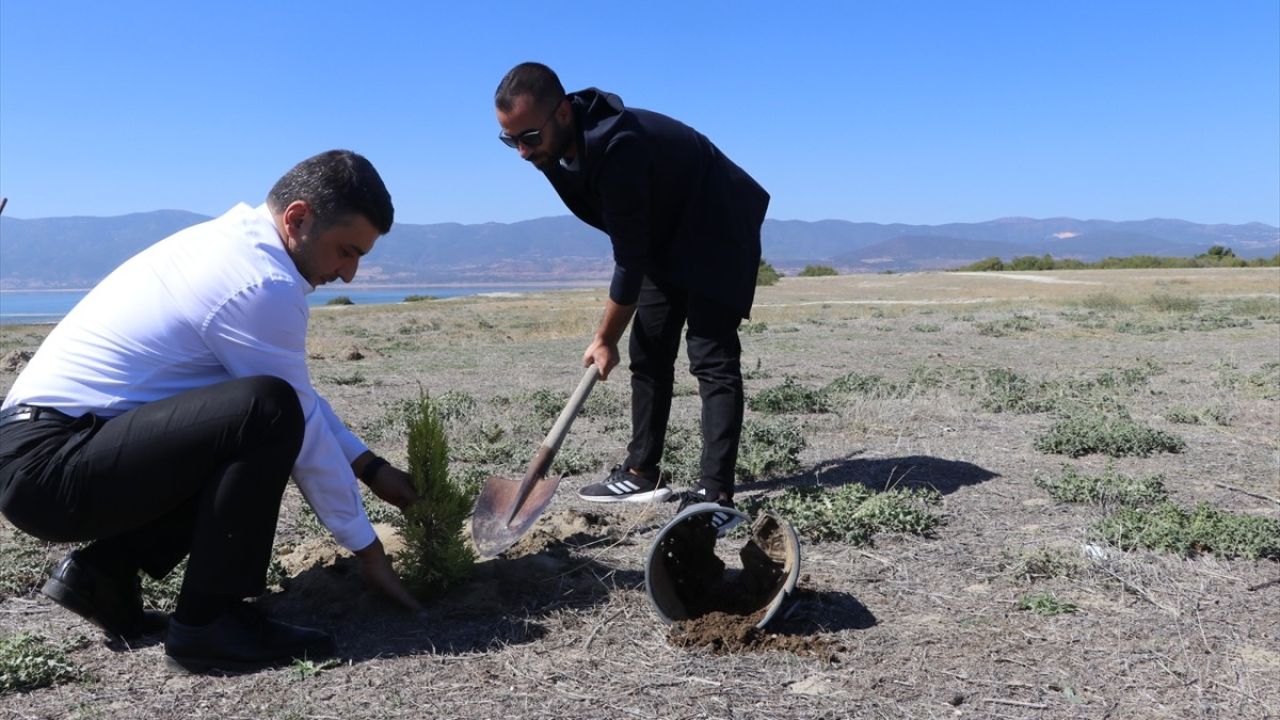 Burdur Gölü Çevresine Gazetecilerden Ağaç Dikim Etkinliği