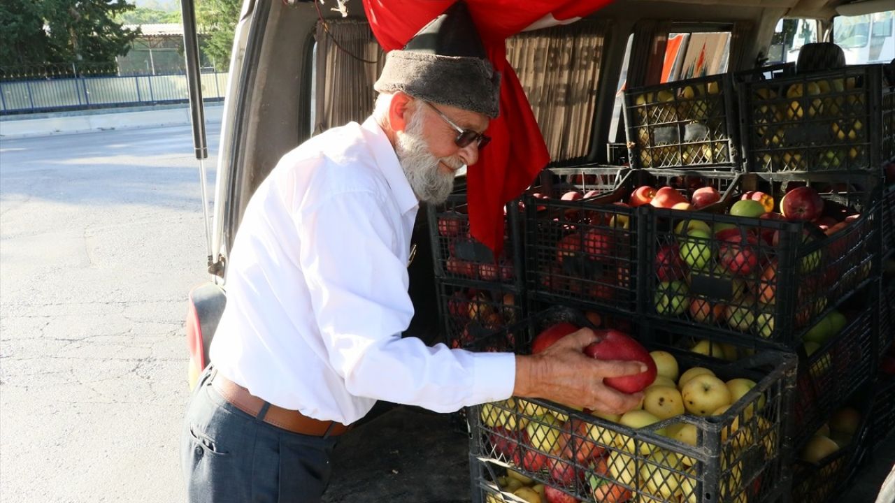 Elmacı Dede'den Mehmetçik'e Destek