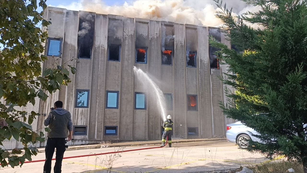 Tekirdağ'daki Deri Fabrikasında Yangın Çıktı