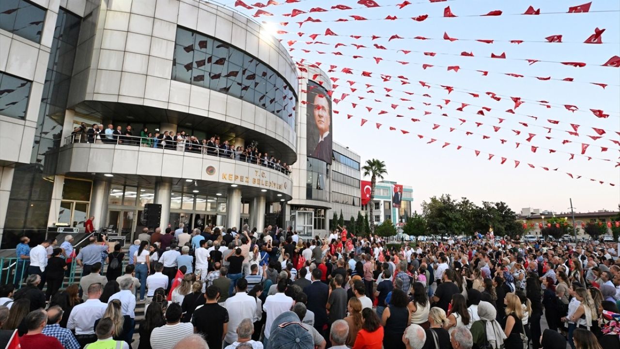 CHP Lideri Özgür Özel, Antalya'da Vatandaşlarla Buluştu