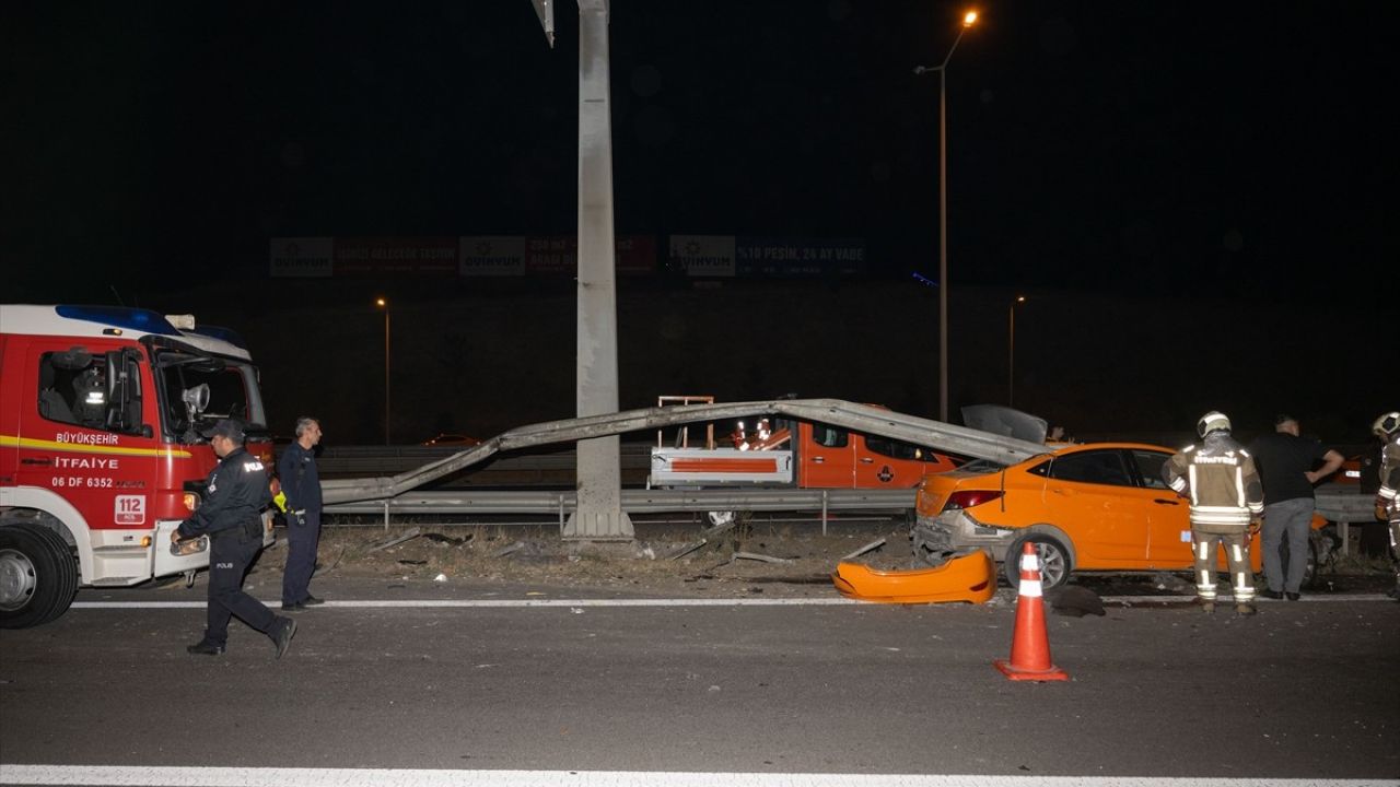 Ankara'da Taksinin Bariyere Çarpması Sonucu Sürücü Hayatını Kaybetti