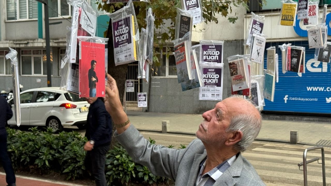 Kocaeli'de Asırlık Çınar Ağaçları Kitaplarla Canlandı