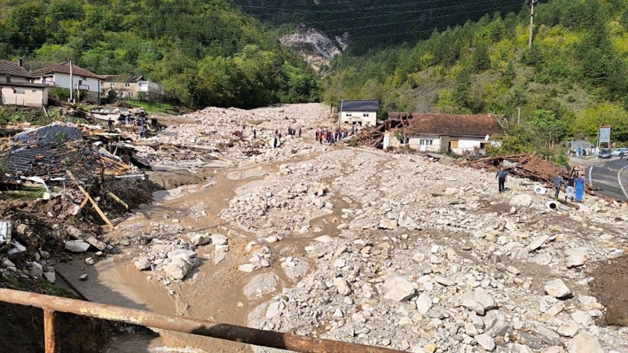 Bosna Hersek'te Şiddetli Yağışlar Sel Felaketine Neden Oldu