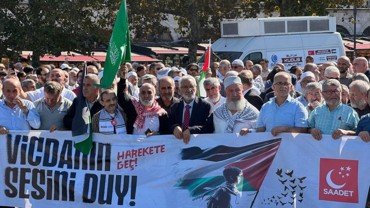 İstanbul'da İsrail'in Filistin'e Saldırıları Protesto Edildi