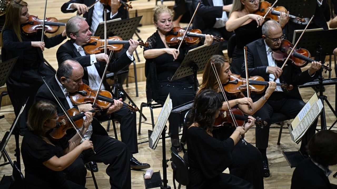 Cumhurbaşkanlığı Senfoni Orkestrası, Konser Sezonunu Rus Piyanist Lugansky İle Başlattı