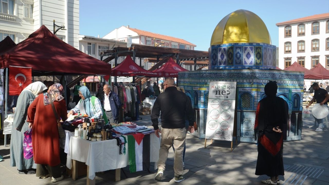 Kütahya'da Gazze İçin Hayır Çarşısı Kuruldu