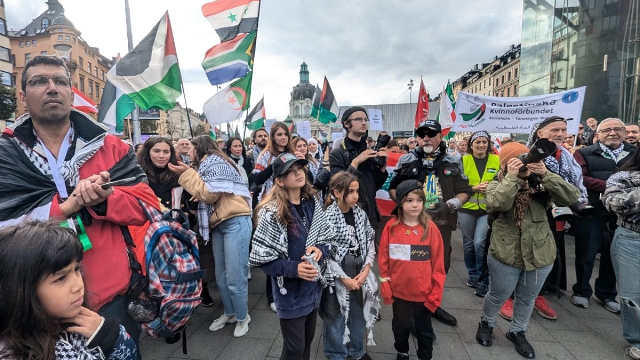 İsveç'te İsrail'in Filistin ve Lübnan'a Yönelik Saldırıları Protesto Edildi