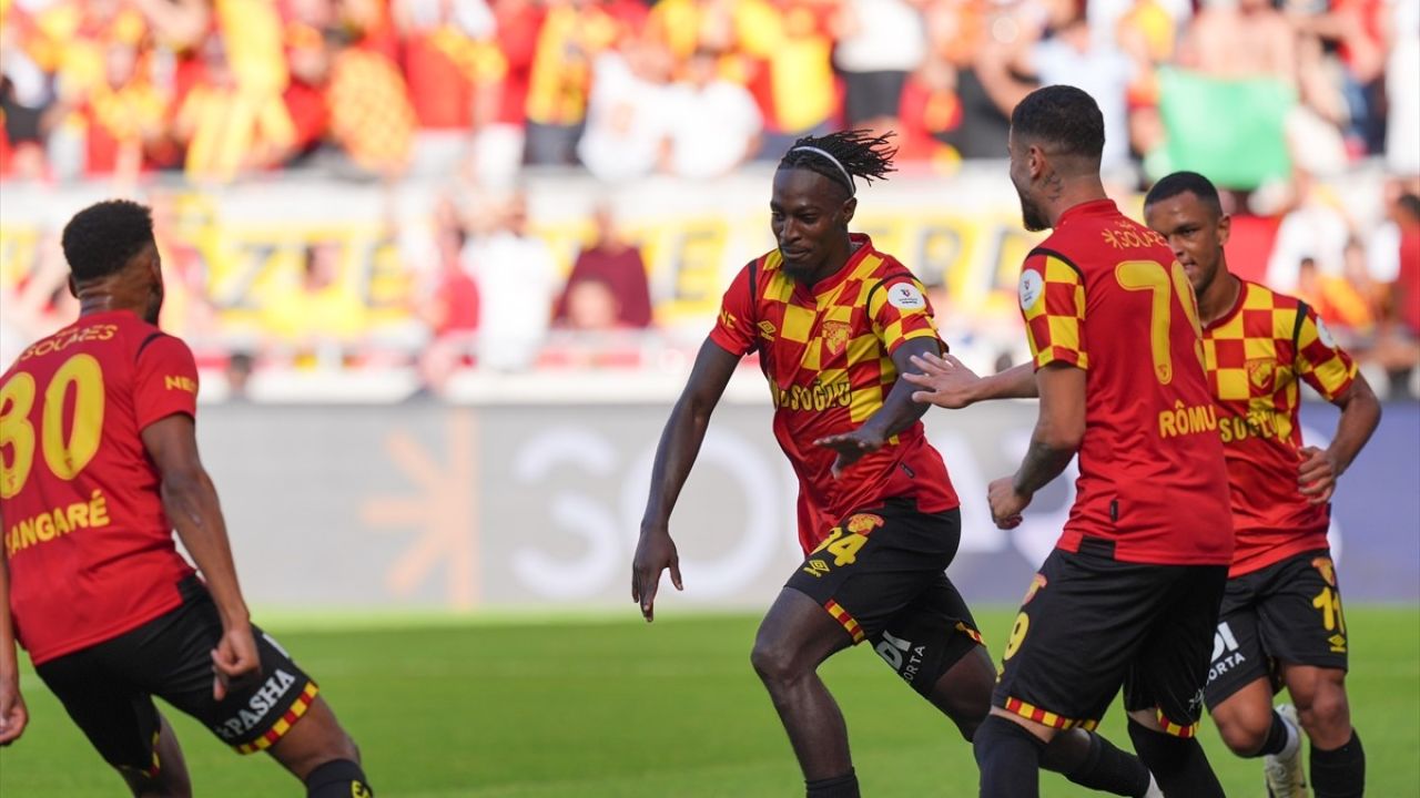 Göztepe İlk Yarıda Sivasspor'u Geride Bıraktı