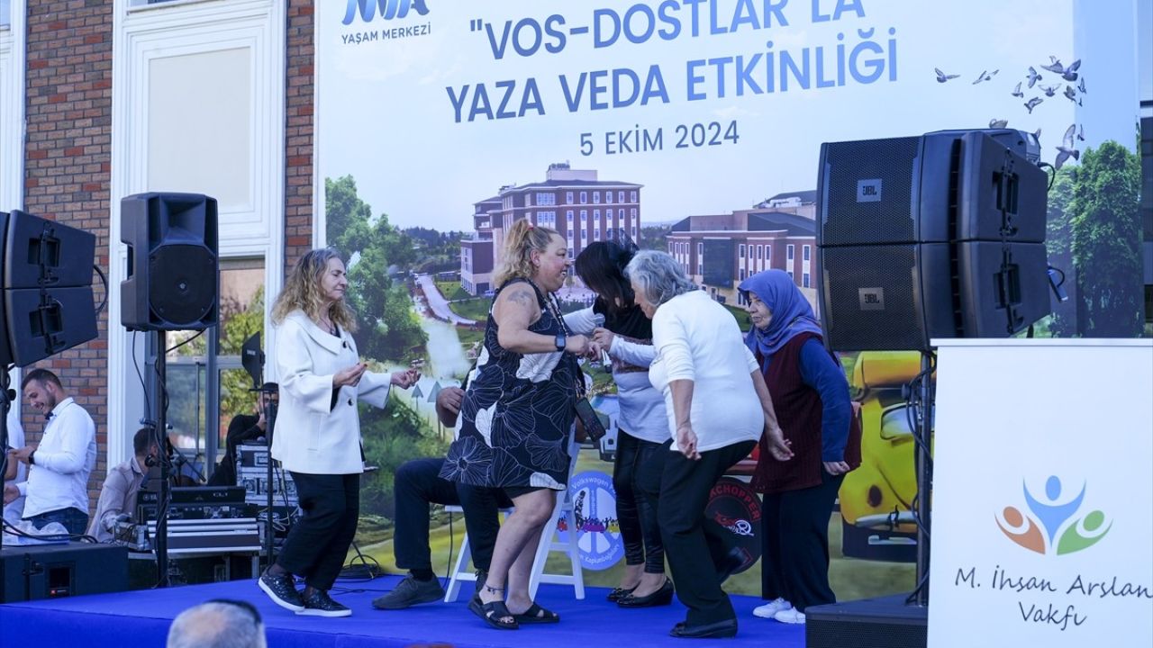 Yaşlı ve Engelliler Nostaljik Vosvoslarla Ankara Sokaklarında Eğlendi