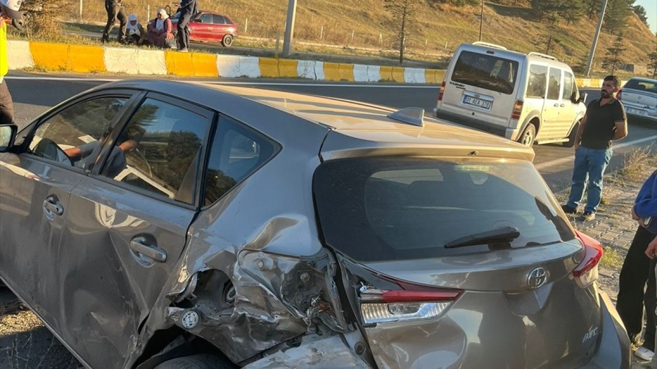 Ağrı'da Trafik Kazası: 1 Bebek ile 8 Kişi Yaralandı