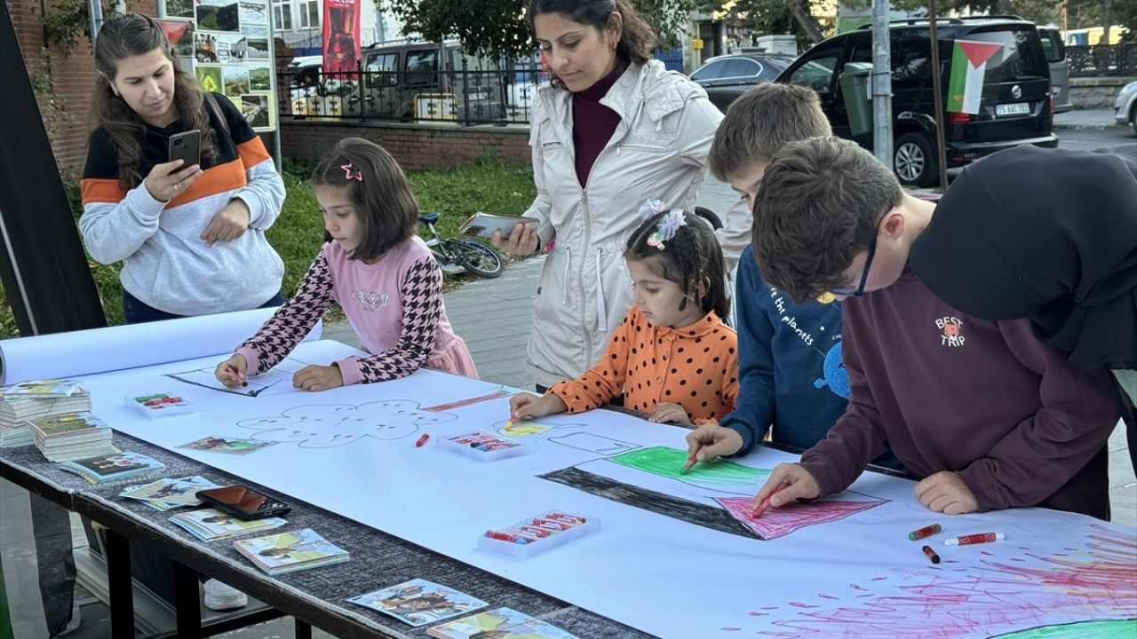 Çocuklar Hayallerindeki Filistin'i Yazdı ve Çizdi