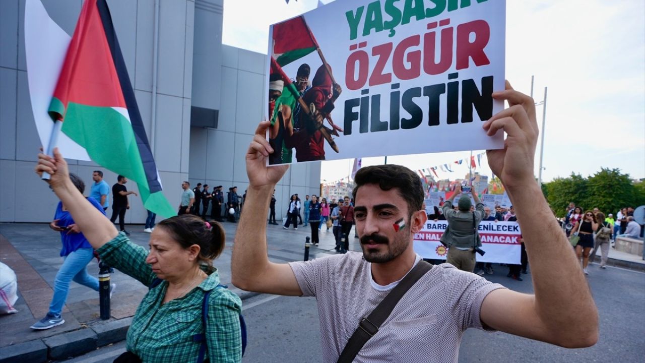 İstanbul'da Filistin İhtiyacı İçin Yürüyüş Düzenlendi