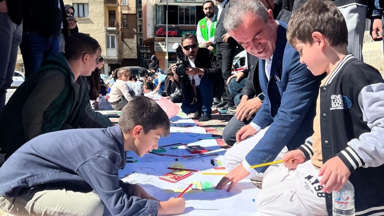 Van, Hakkari ve Bitlis'ten Filistin İçin Destek: Çocuklar Resim Yapıyor