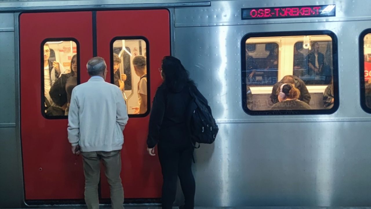 Başkentte Metro Hattında Arıza Nedeniyle Seferler Durduruldu