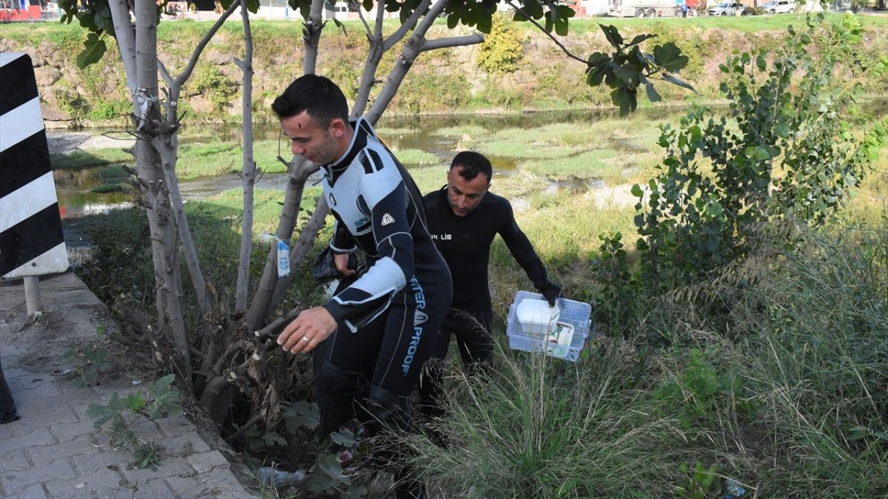 Samsun'da Irmakta Gerçekleşen Ceset İhbarı Sonrası Temizlik Çalışması