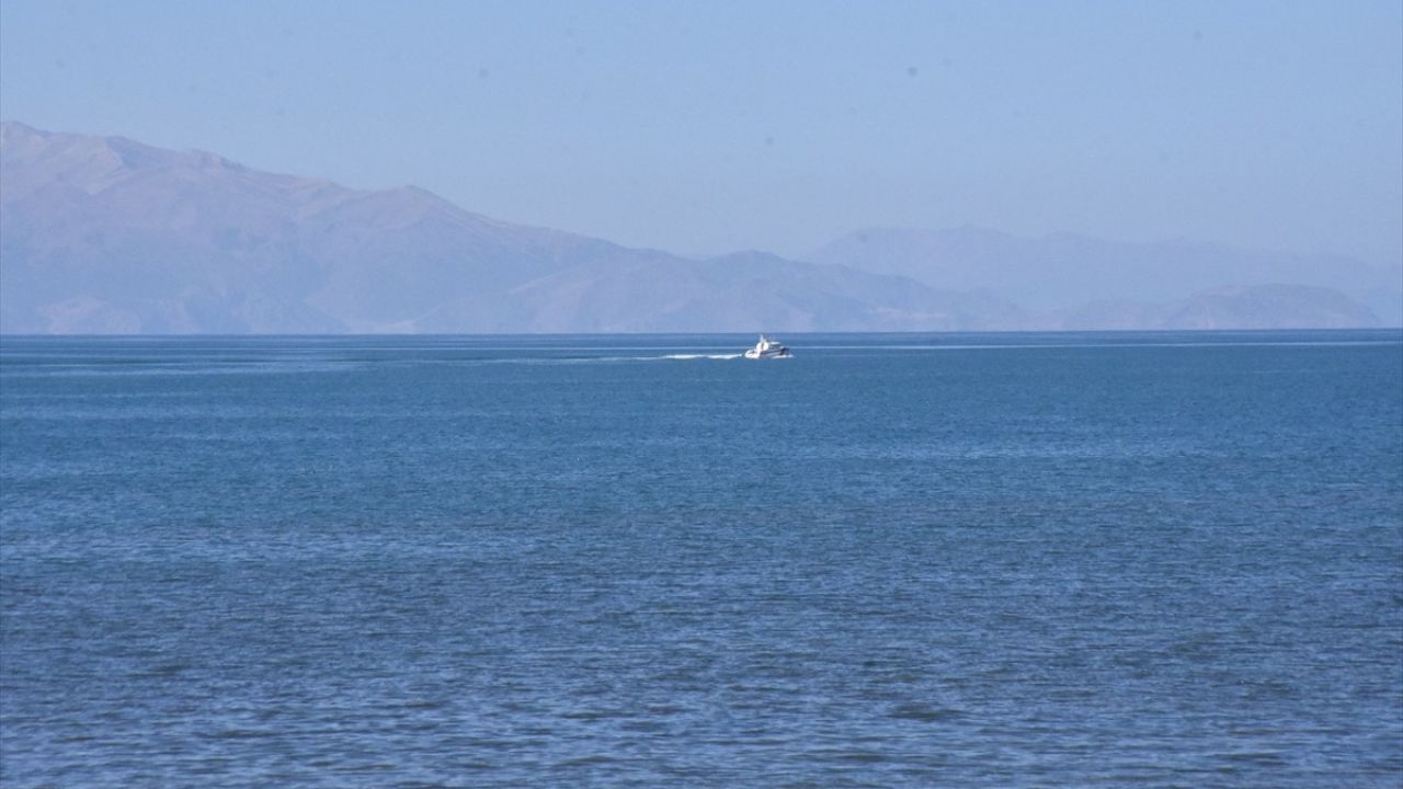 Van'da Kaybolan Üniversite Öğrenci Rojin Kabaiş İçin Onuncu Gün Arama Çalışmaları Devam Ediyor