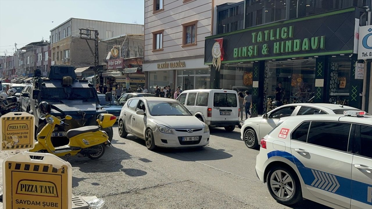 Adana'da El Bombası Bulundu: İkna Edici Güvenlik Önlemleri Alındı