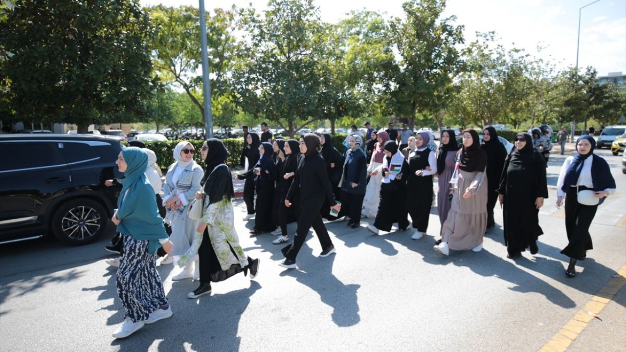 Antalya'da TÜGVA'dan İsrail'e Karşı Protesto