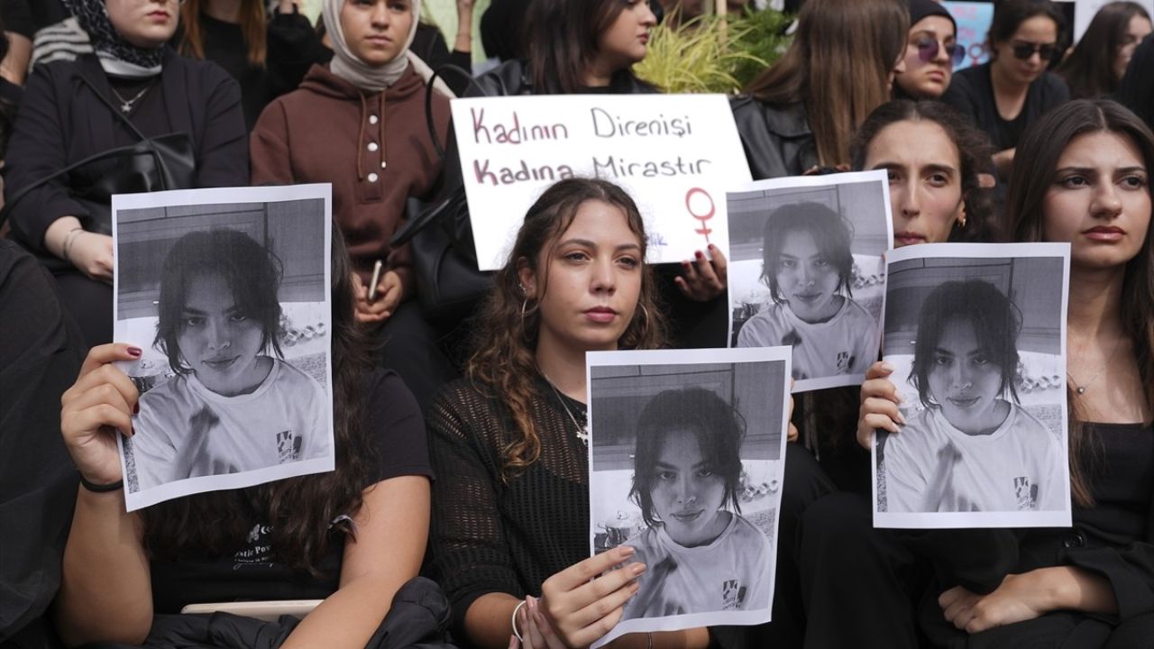 İstanbul Medipol Üniversitesi'nde Kadına Yönelik Şiddet Protestosu