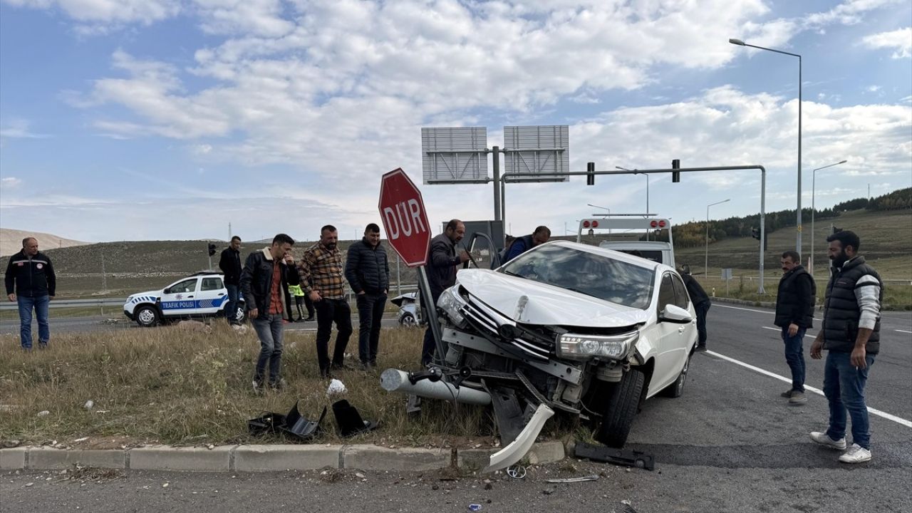 Ardahan'da Trafik Kazası: 4 Yaralı