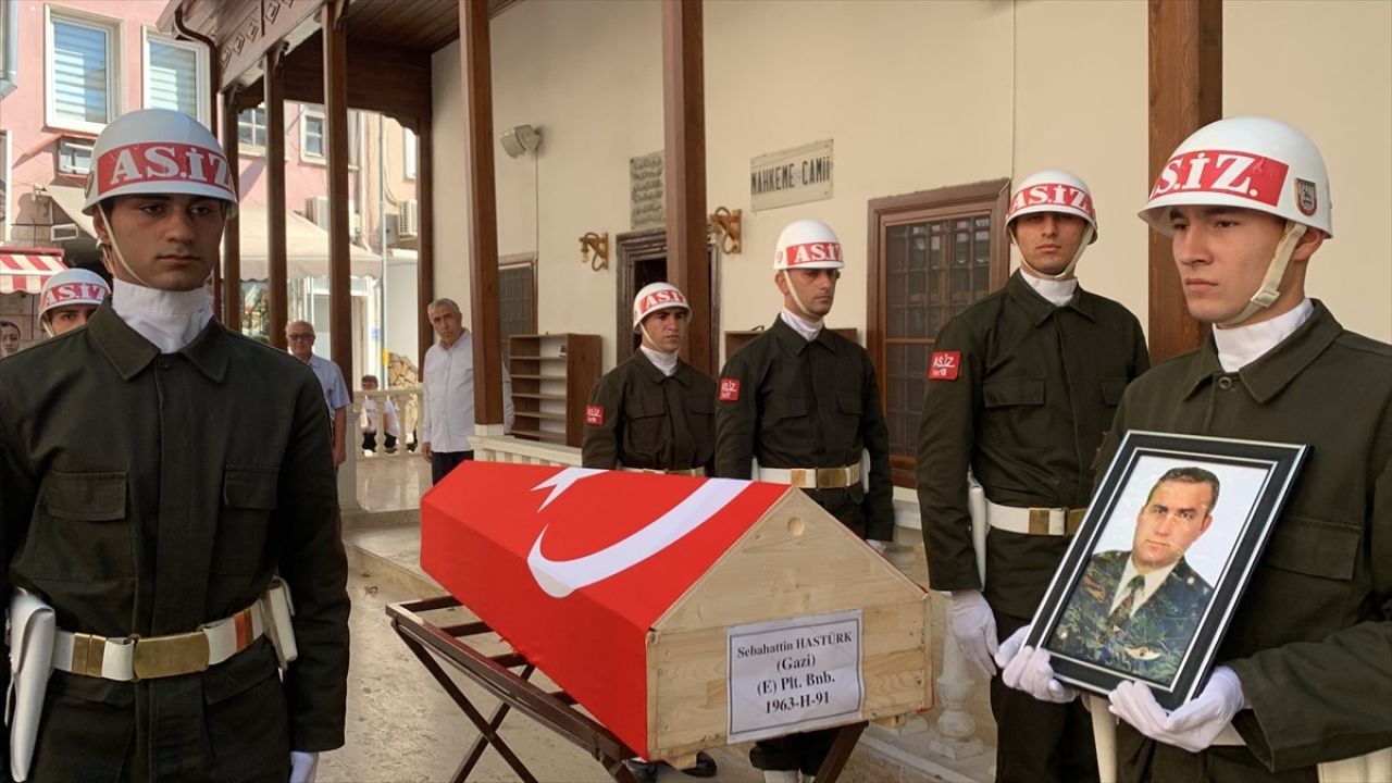 Kıbrıs Gazisi Emekli Binbaşı Sebahattin Hastürk Son Yolculuğuna Uğurlandı