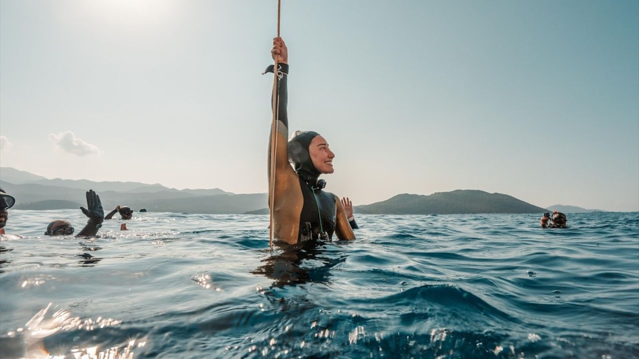 Şahika Ercümen'den Yeni Türkiye Rekoru: Serbest Dalışta 82 Metre