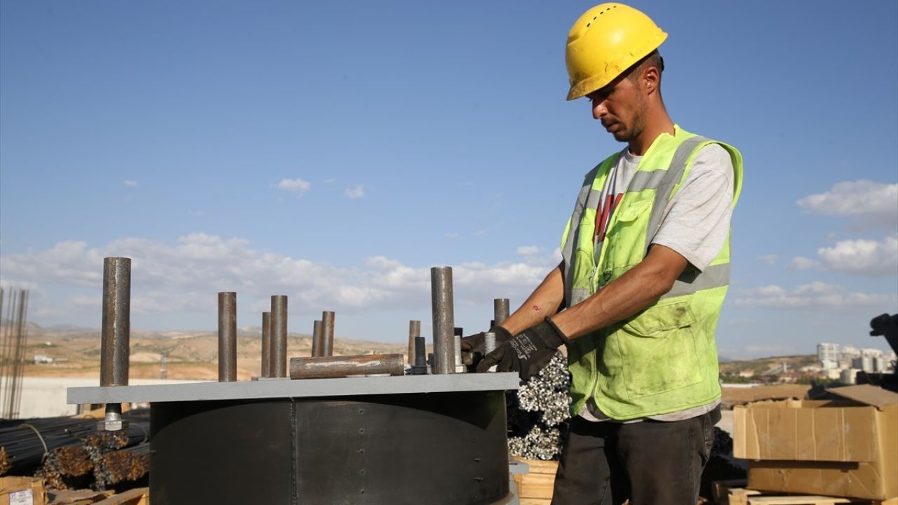 Siirt Eğitim ve Araştırma Hastanesi Ek Binası inşaatı İlerlemesi: Yüzde 54 Tamamlandı