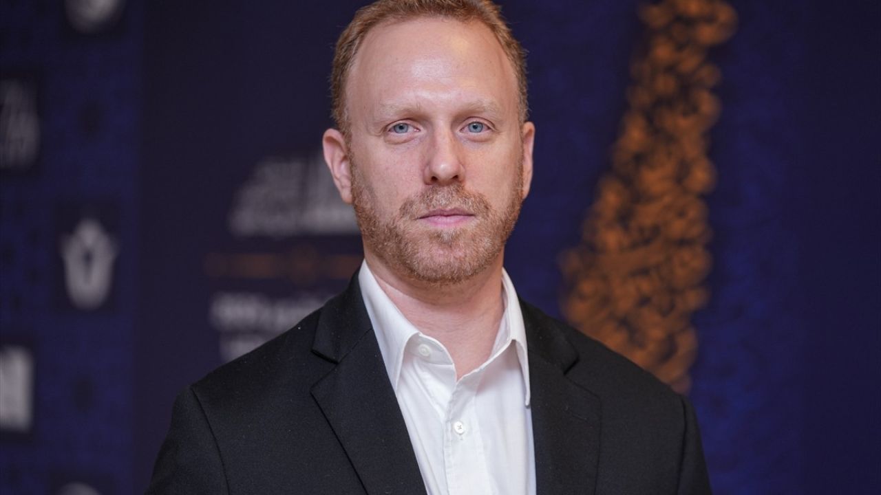 Max Blumenthal: Batı Medyası Savaş Suçlarını Görmezden Geliyor