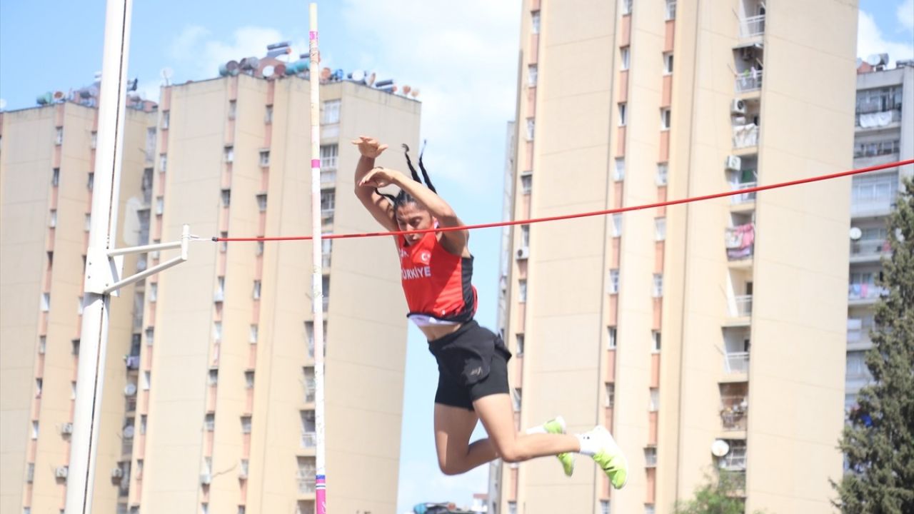 Yeni Şampiyon Rahime Yiğit'in Hedefi Rekorlar ve Genç Sporcular Yetiştirmek