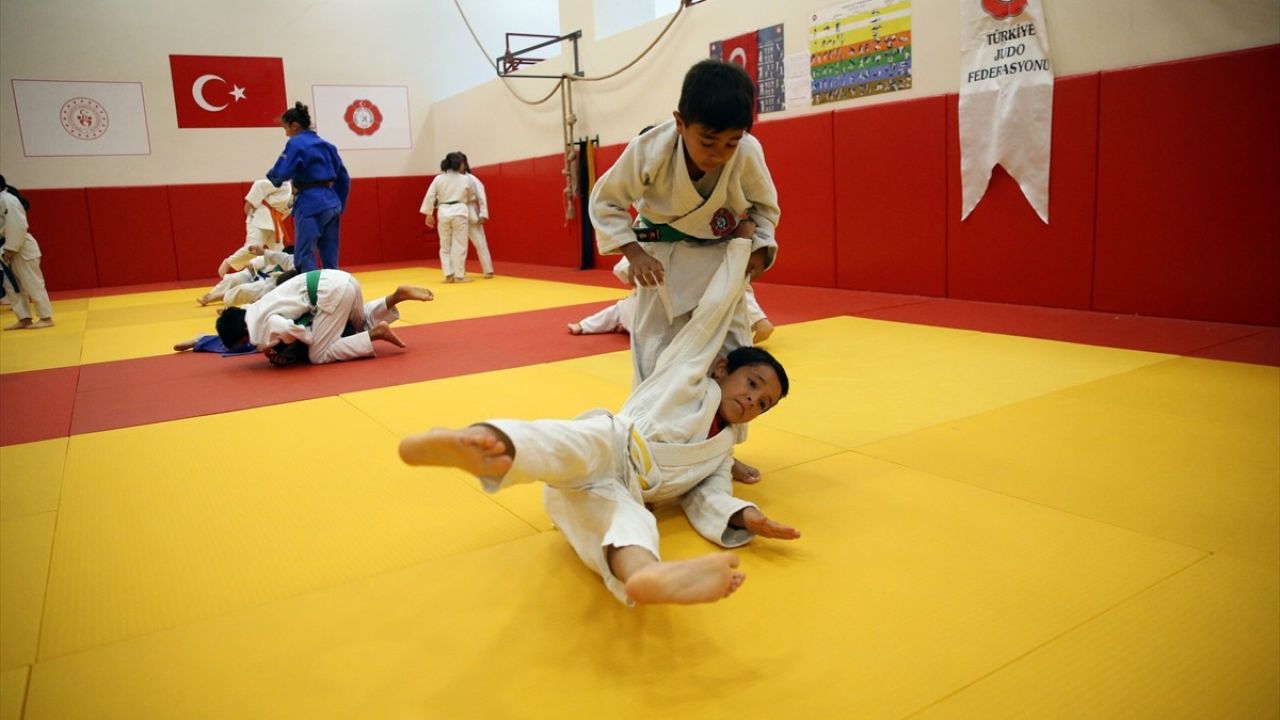 Kastamonu'da Judo ile Başarıya Ulaşan Çocuklar