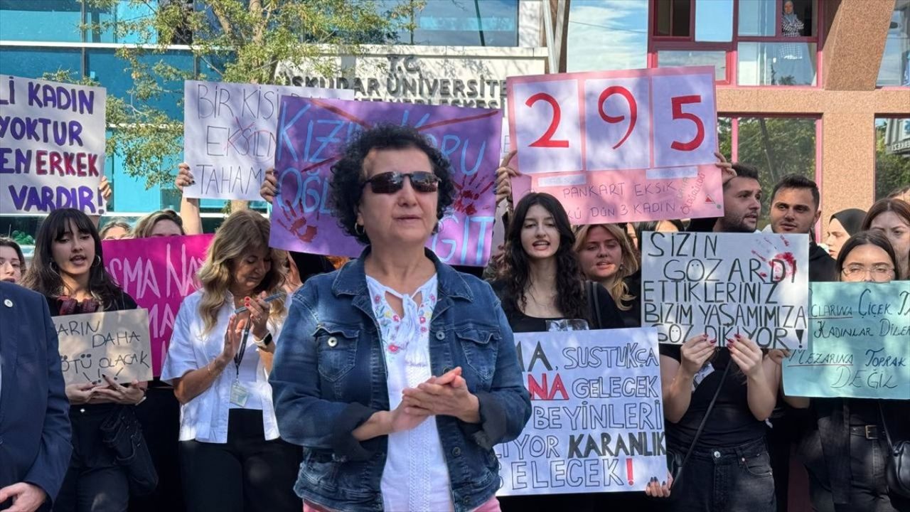 Üsküdar Üniversitesi'nde Kadına ve Çocuğa Yönelik Şiddete Protesto